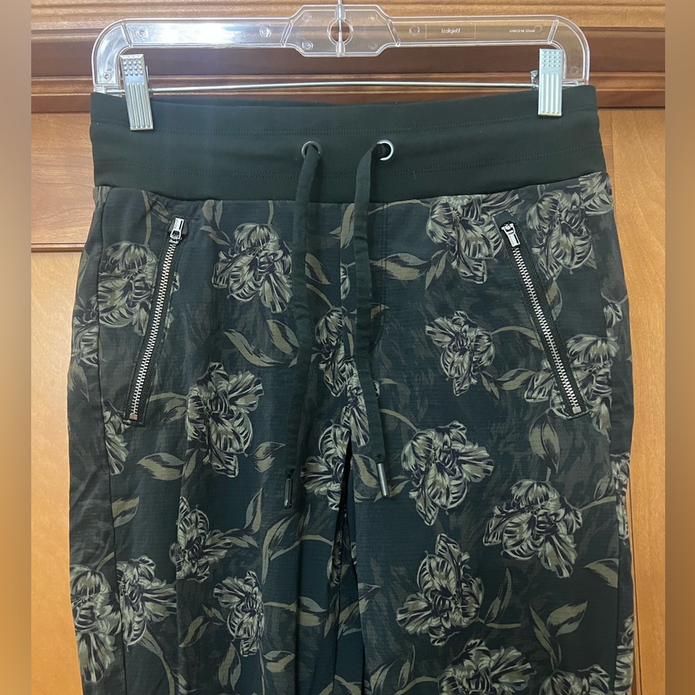 Athleta Trekkie North Printed Jogger Size 2 - Picture 3 of 10